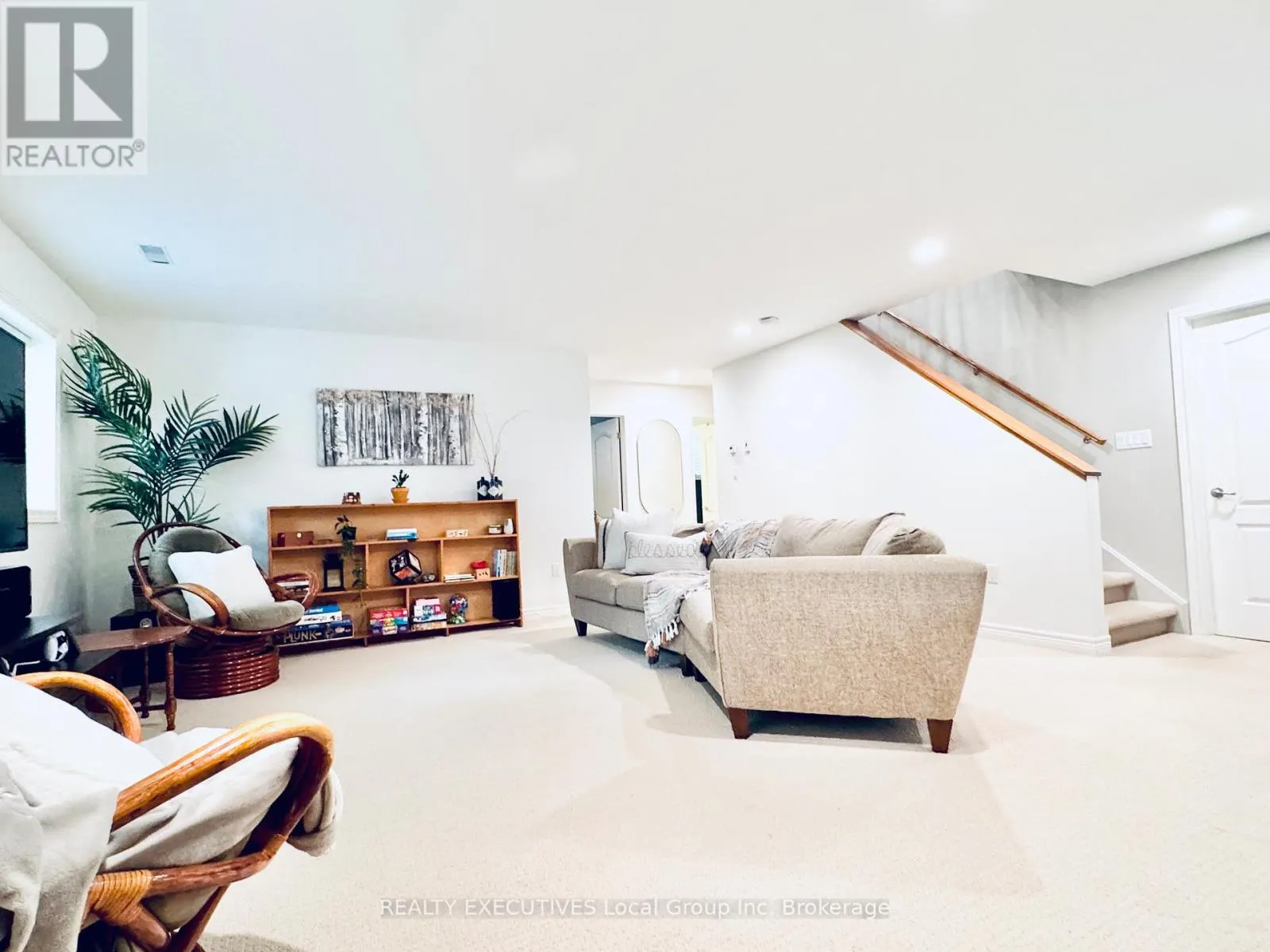 381 THELMA AVENUE