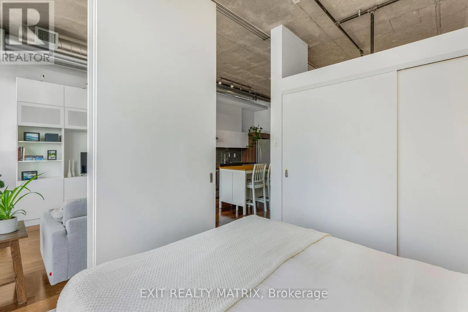 749 - 340 MCLEOD STREET