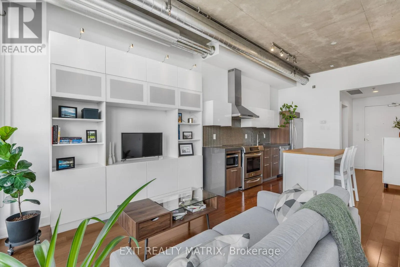 749 - 340 MCLEOD STREET