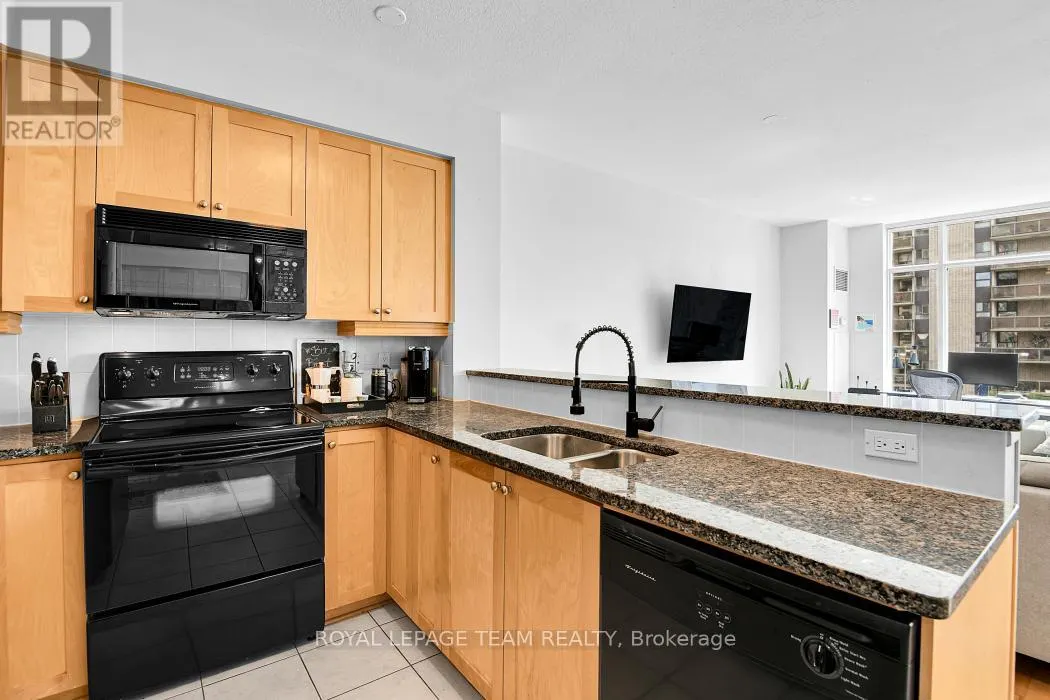 701 - 570 LAURIER AVENUE W