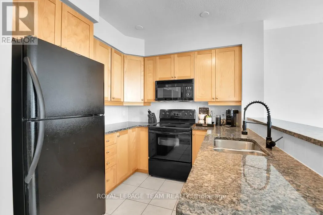 701 - 570 LAURIER AVENUE W