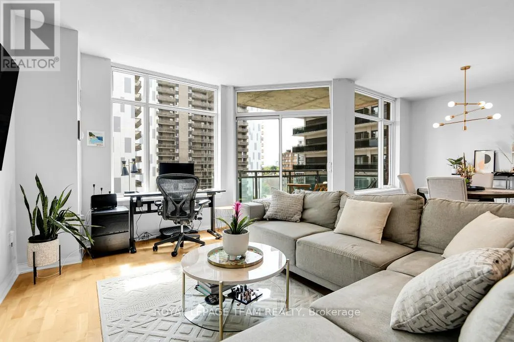 701 - 570 LAURIER AVENUE W