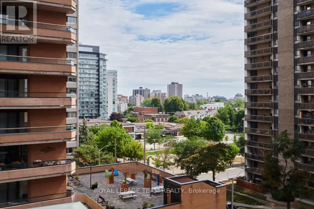 701 - 570 LAURIER AVENUE W
