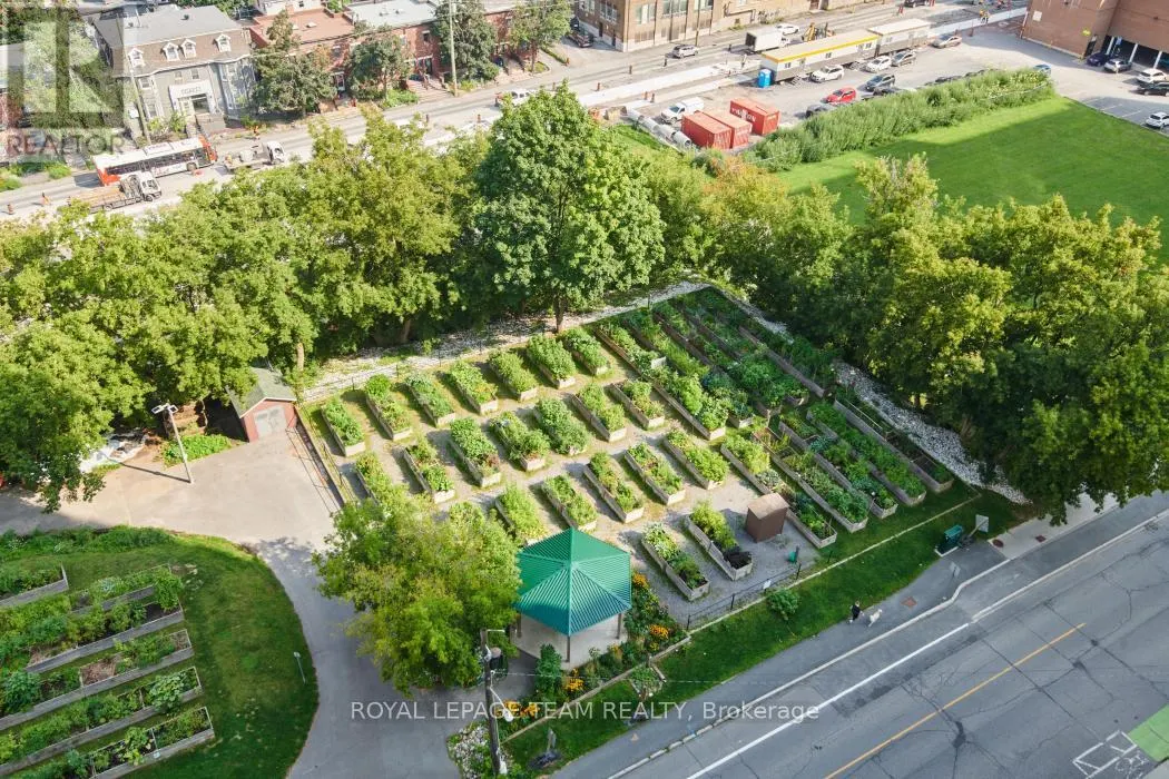 701 - 570 LAURIER AVENUE W