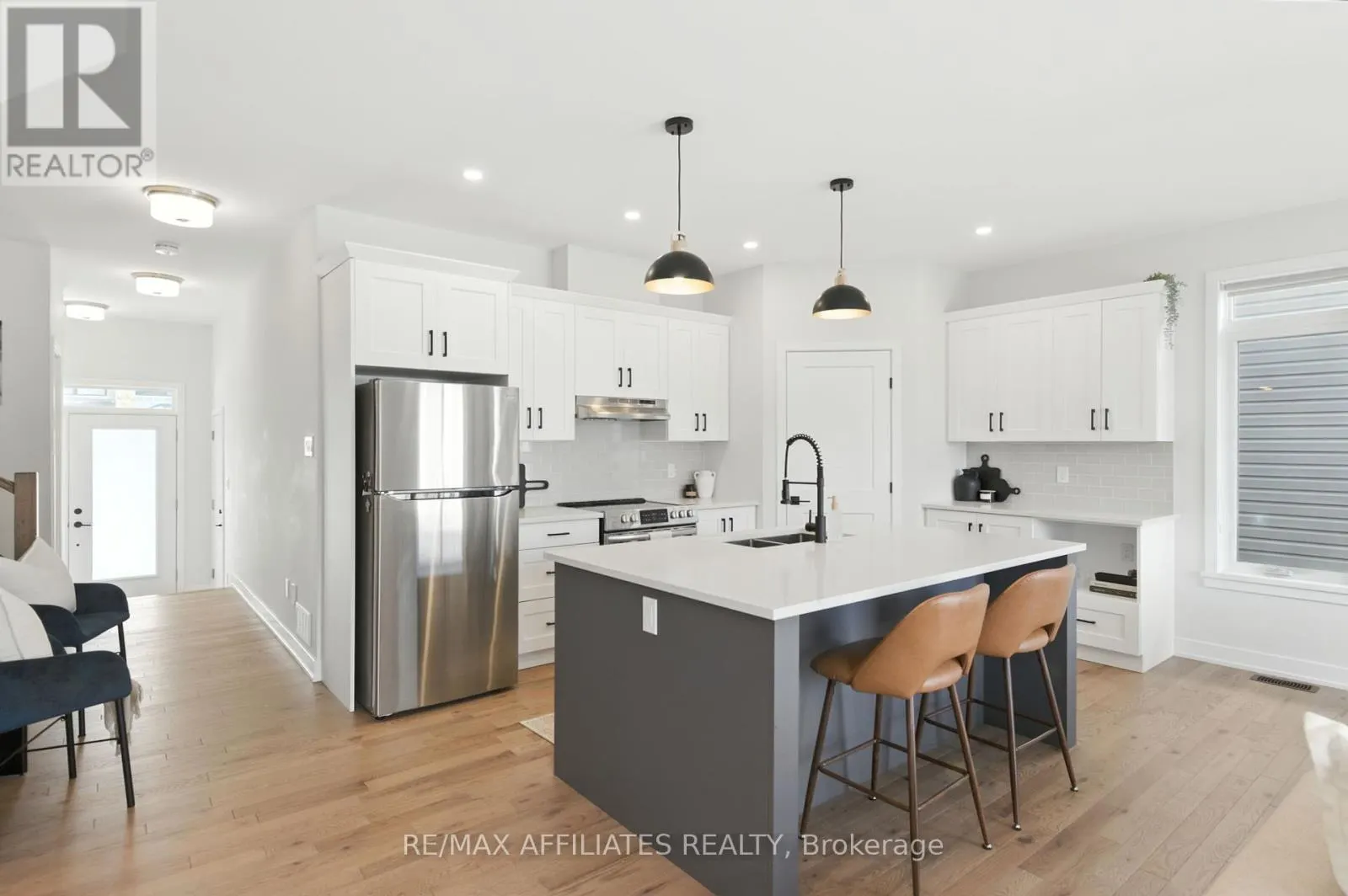142 THOMAS STREET S