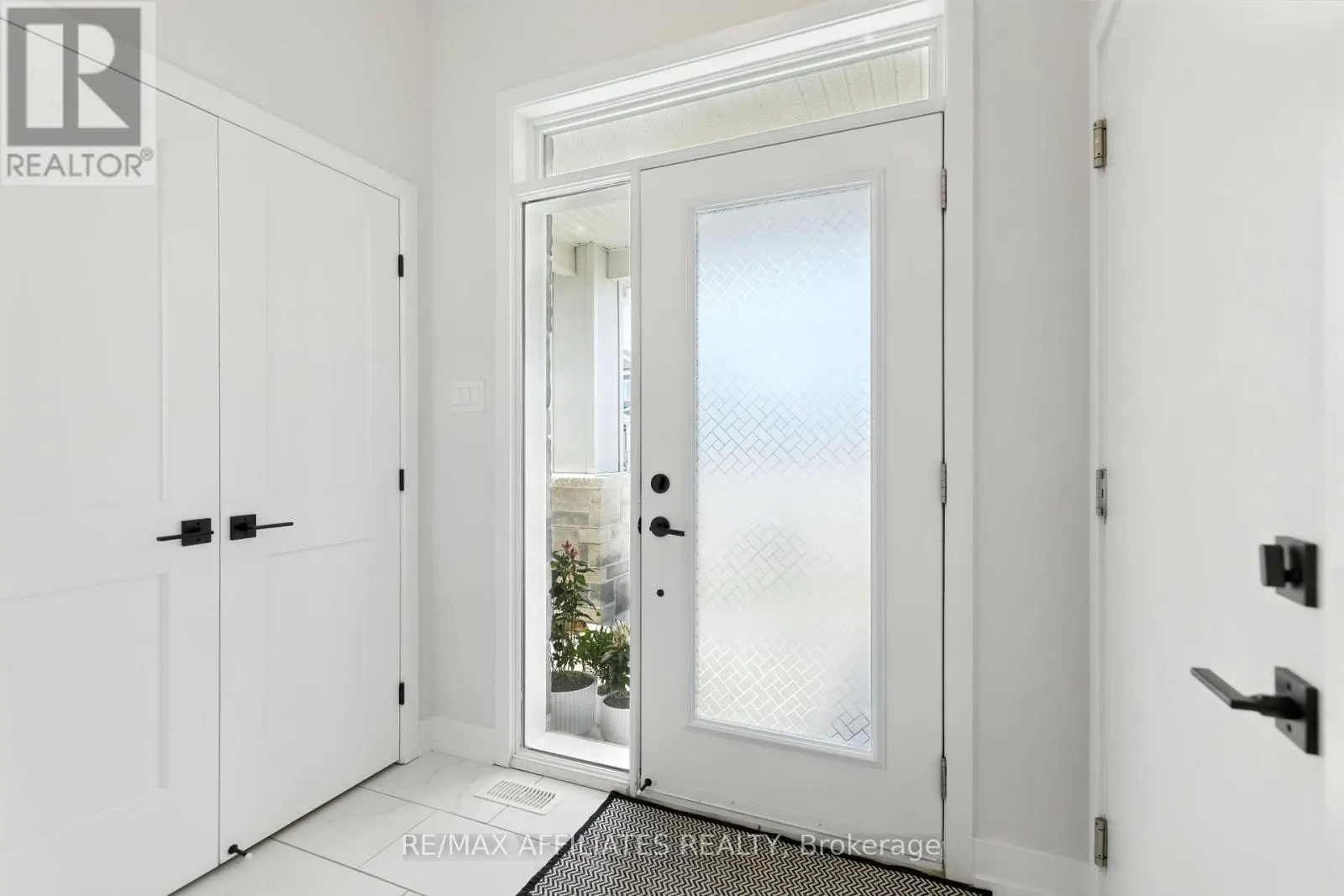 142 THOMAS STREET S