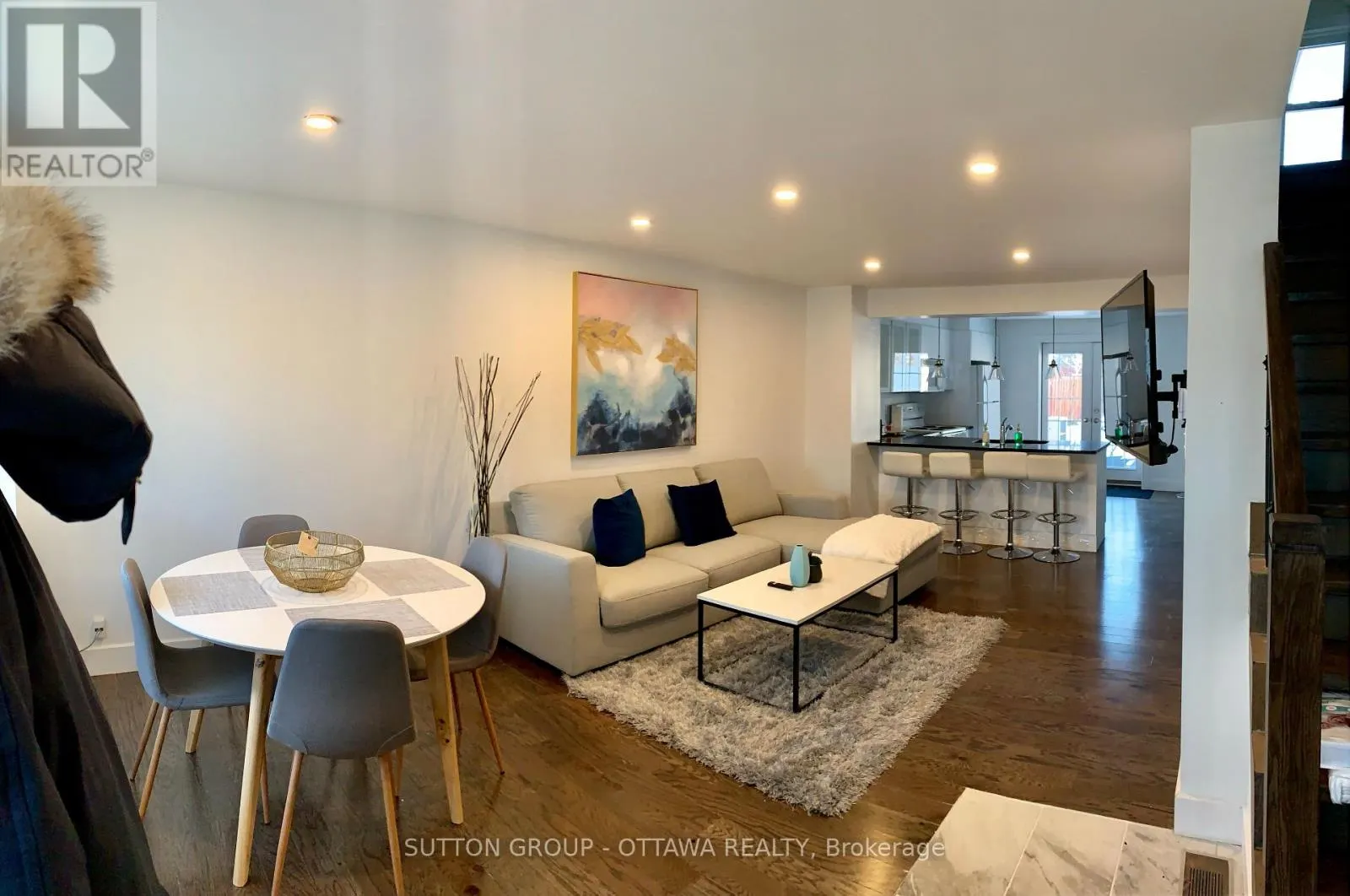 323 MONTFORT STREET