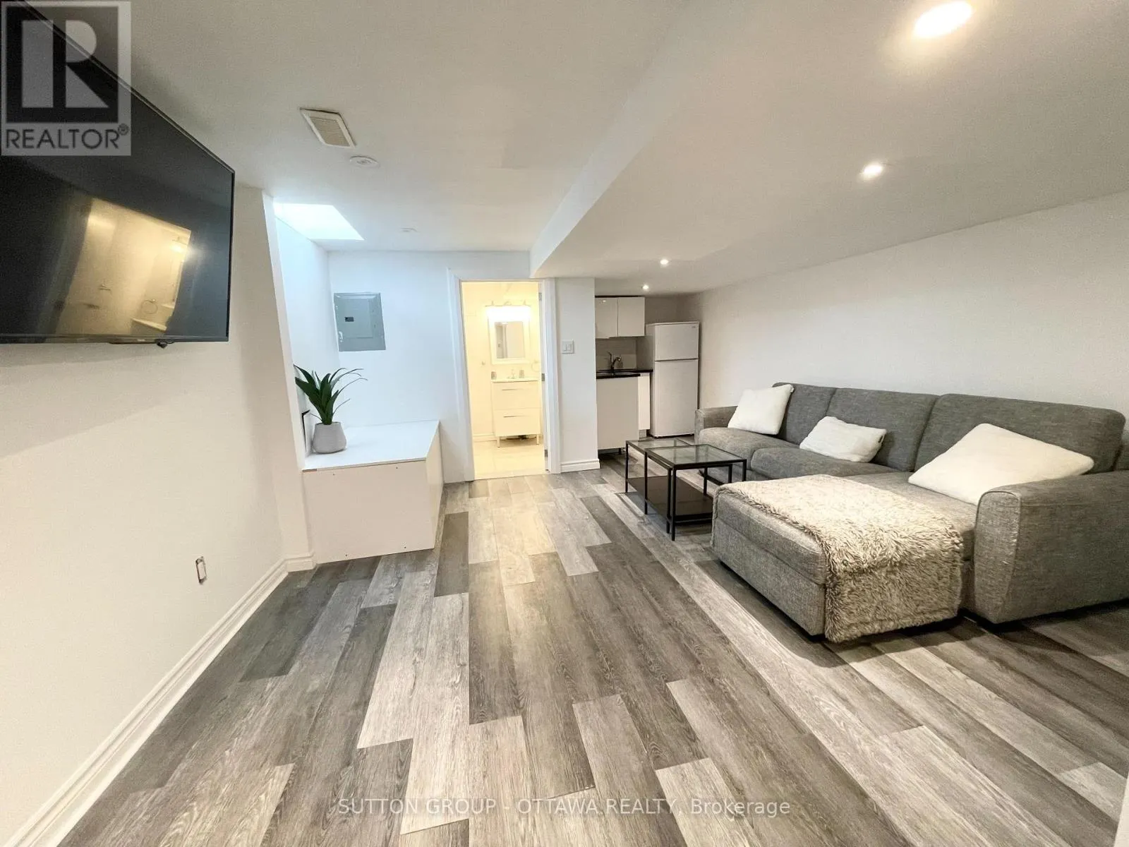 323 MONTFORT STREET