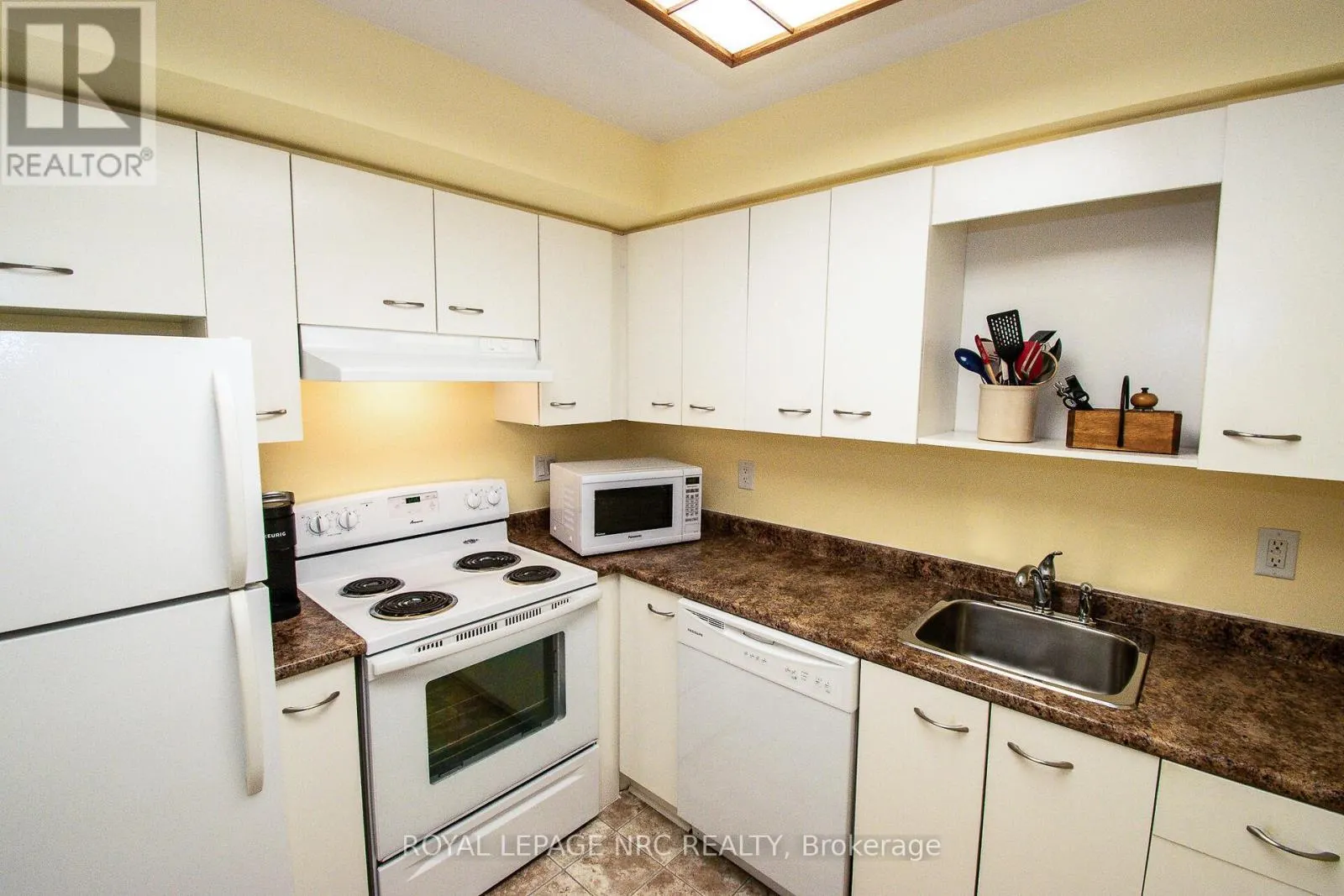 217 - 78 ROEHAMPTON AVENUE, #217