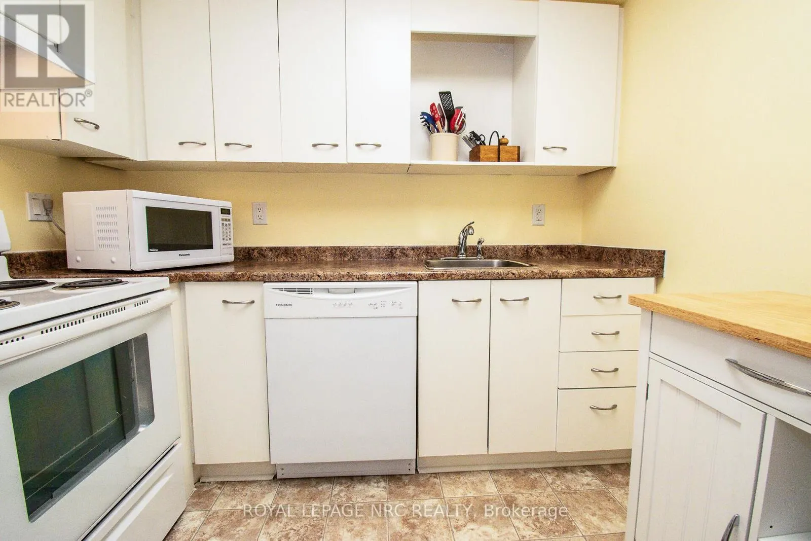 217 - 78 ROEHAMPTON AVENUE, #217
