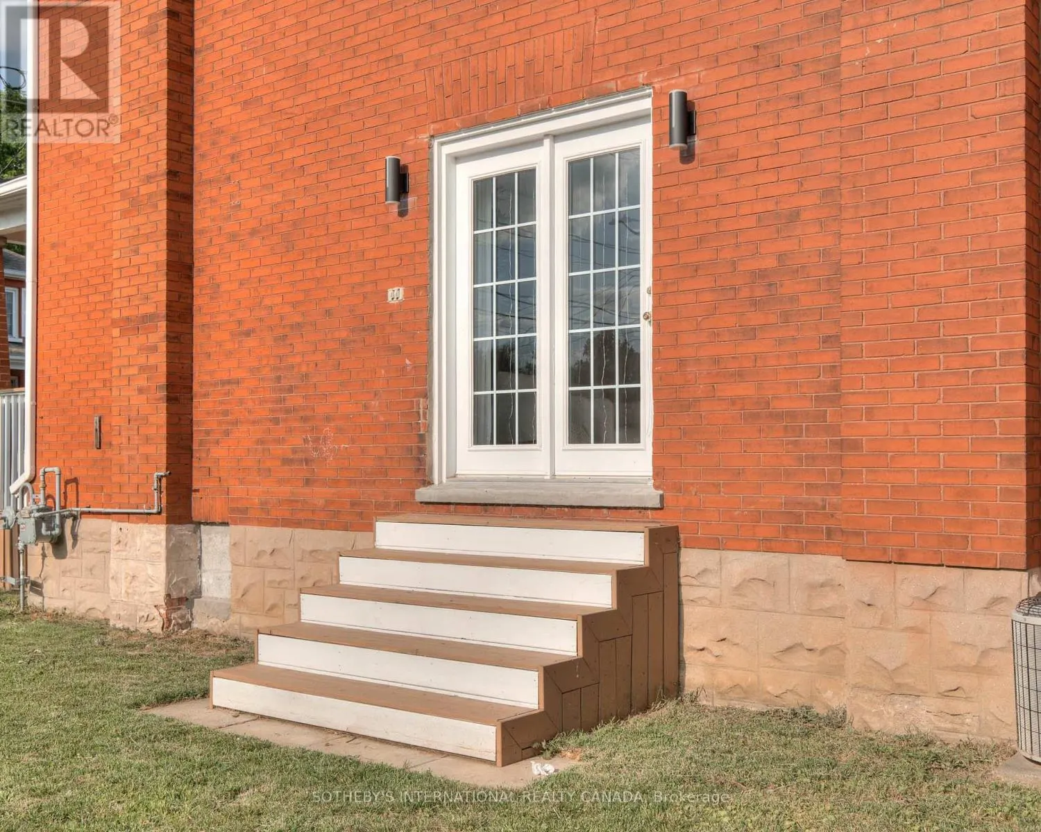129 ELLIOTT STREET