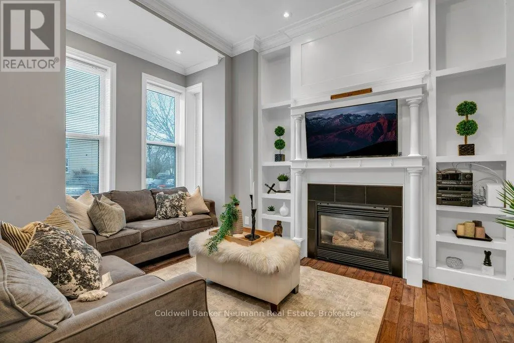 394 WOOLWICH STREET