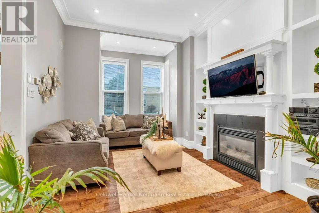 394 WOOLWICH STREET