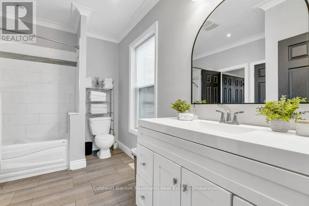 394 WOOLWICH STREET