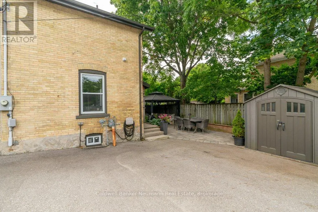 394 WOOLWICH STREET