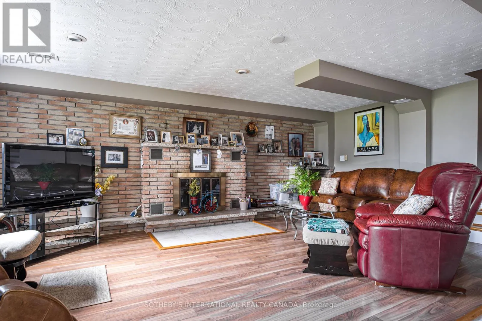 87 BRIDLEWOOD DRIVE