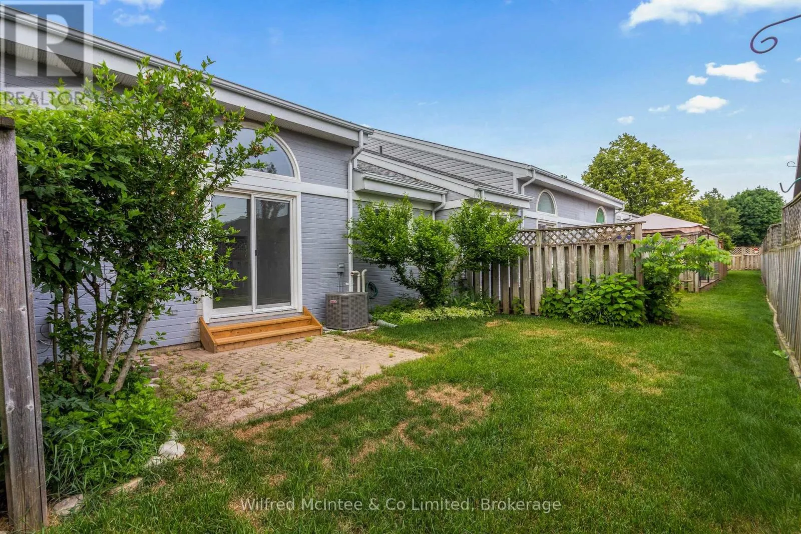 9 - 834 ARLINGTON STREET, #9