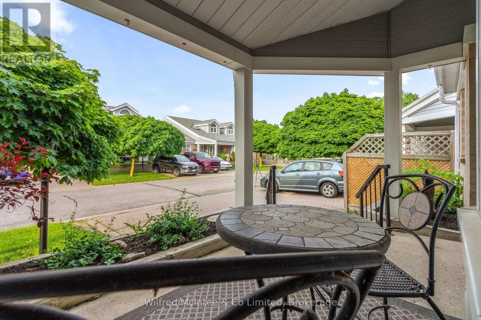 9 - 834 ARLINGTON STREET, #9