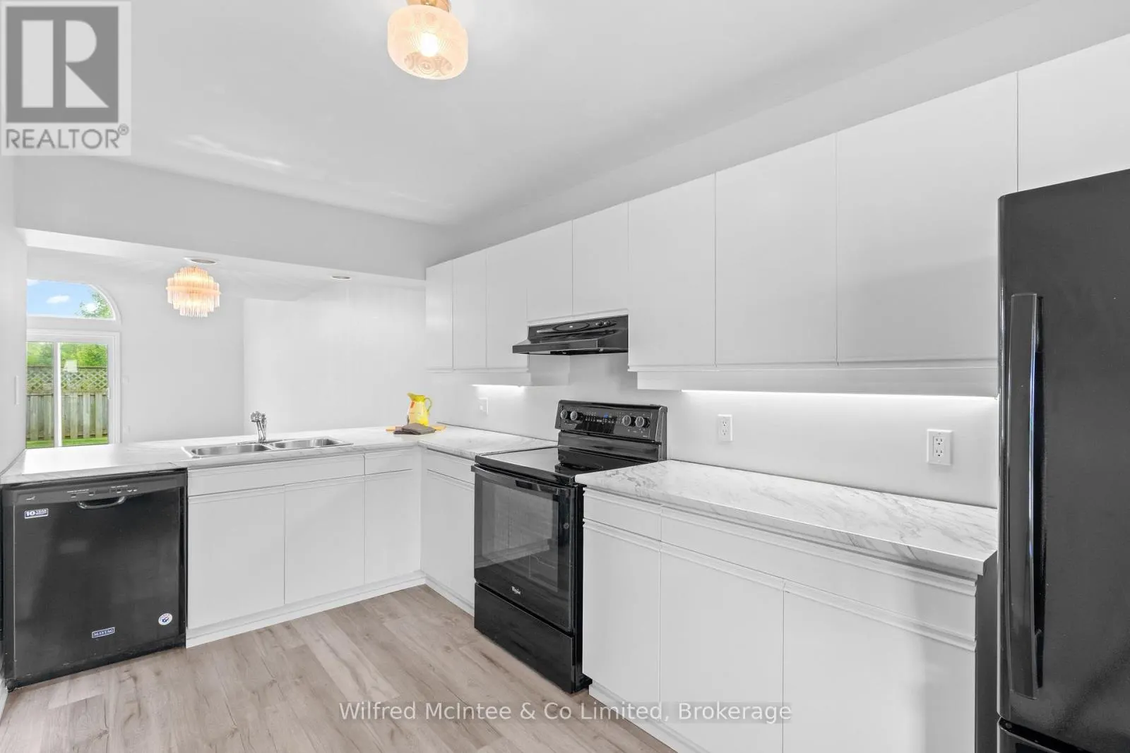 9 - 834 ARLINGTON STREET, #9