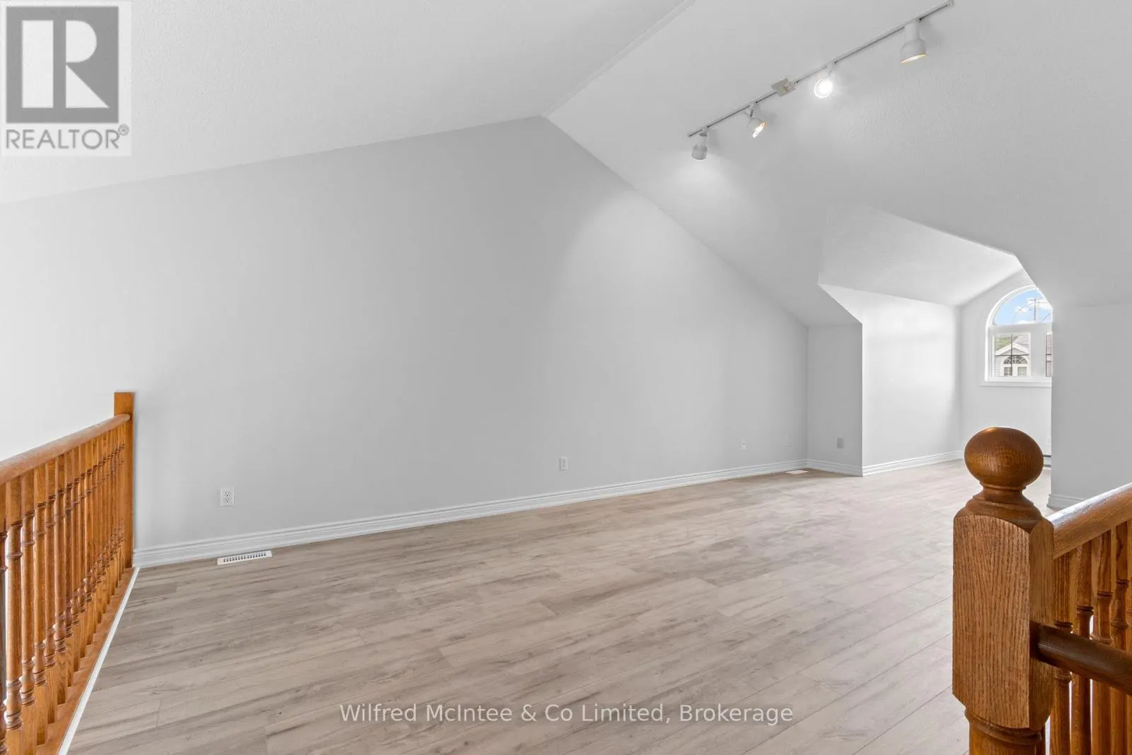 9 - 834 ARLINGTON STREET, #9
