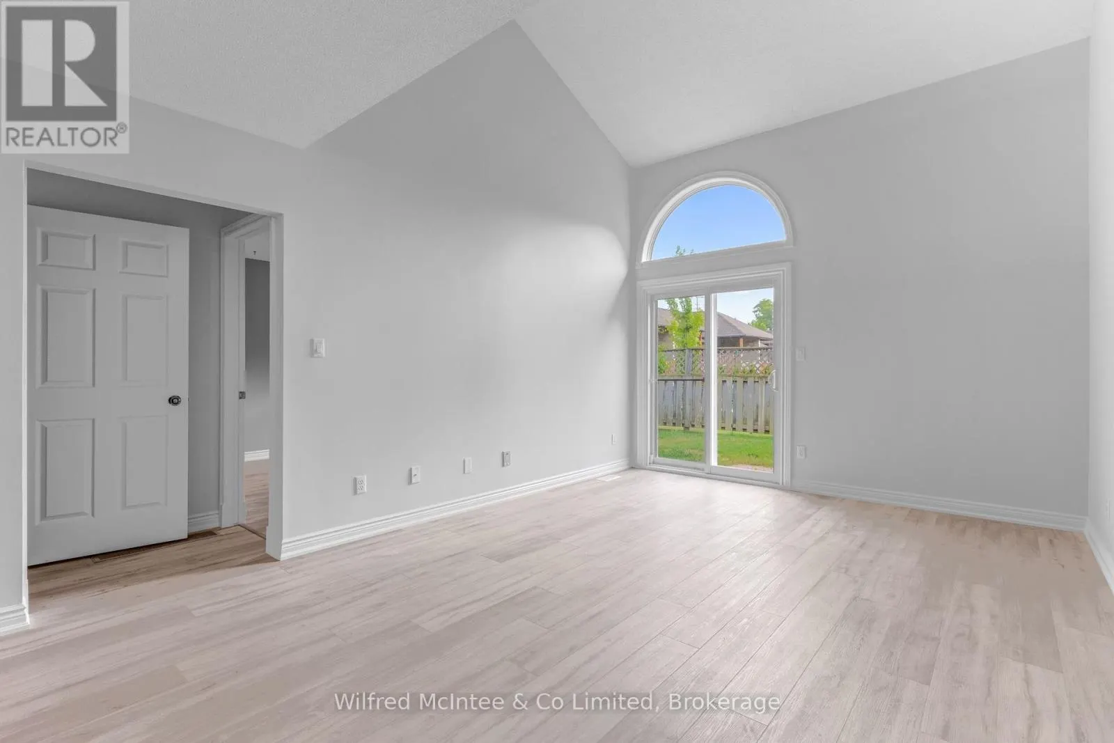 9 - 834 ARLINGTON STREET, #9