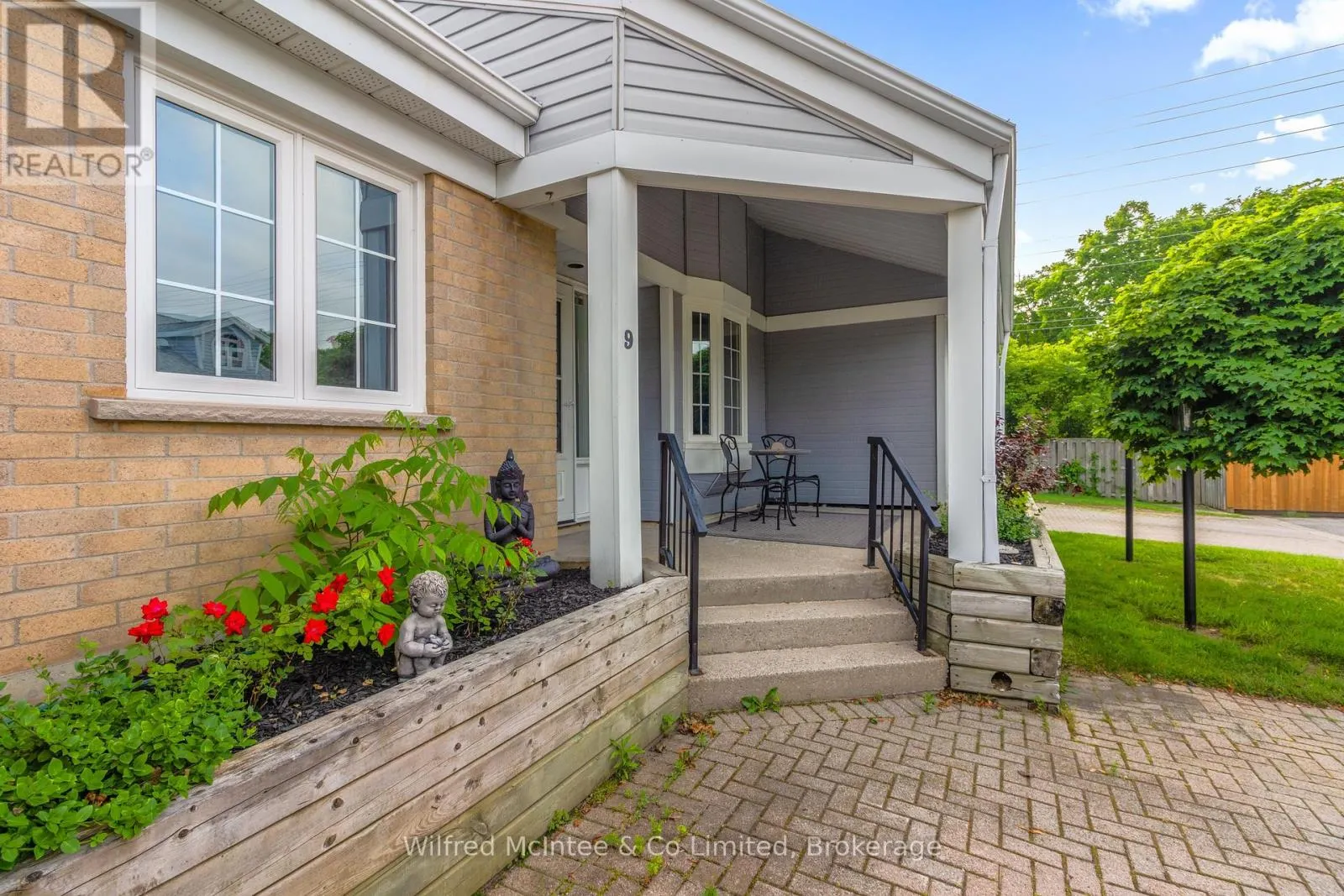 9 - 834 ARLINGTON STREET, #9