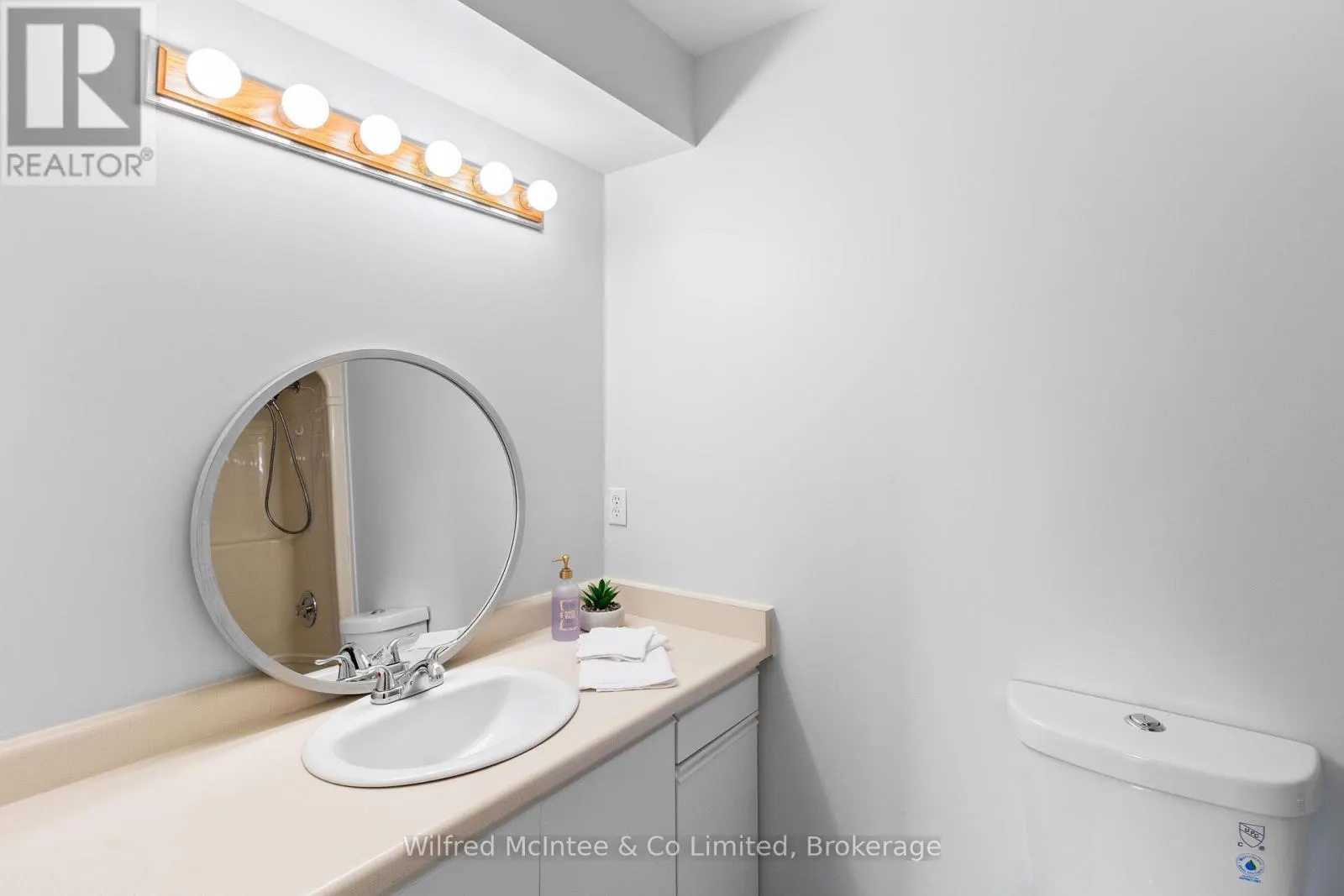 9 - 834 ARLINGTON STREET, #9