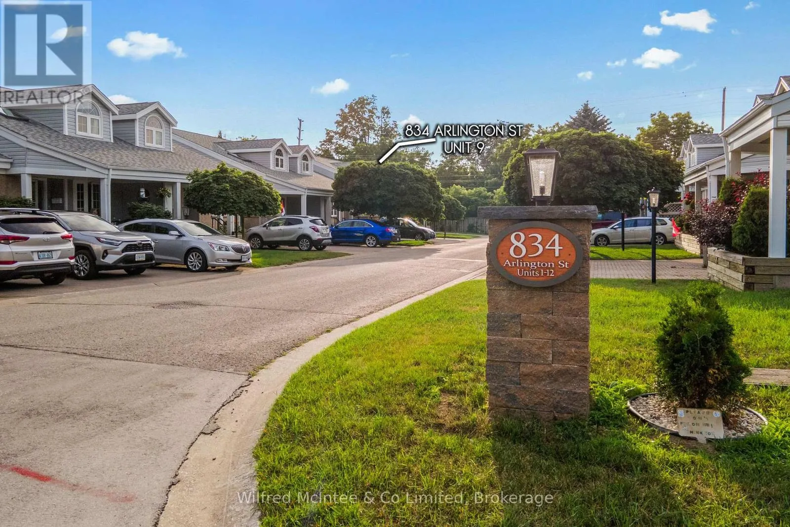 9 - 834 ARLINGTON STREET, #9