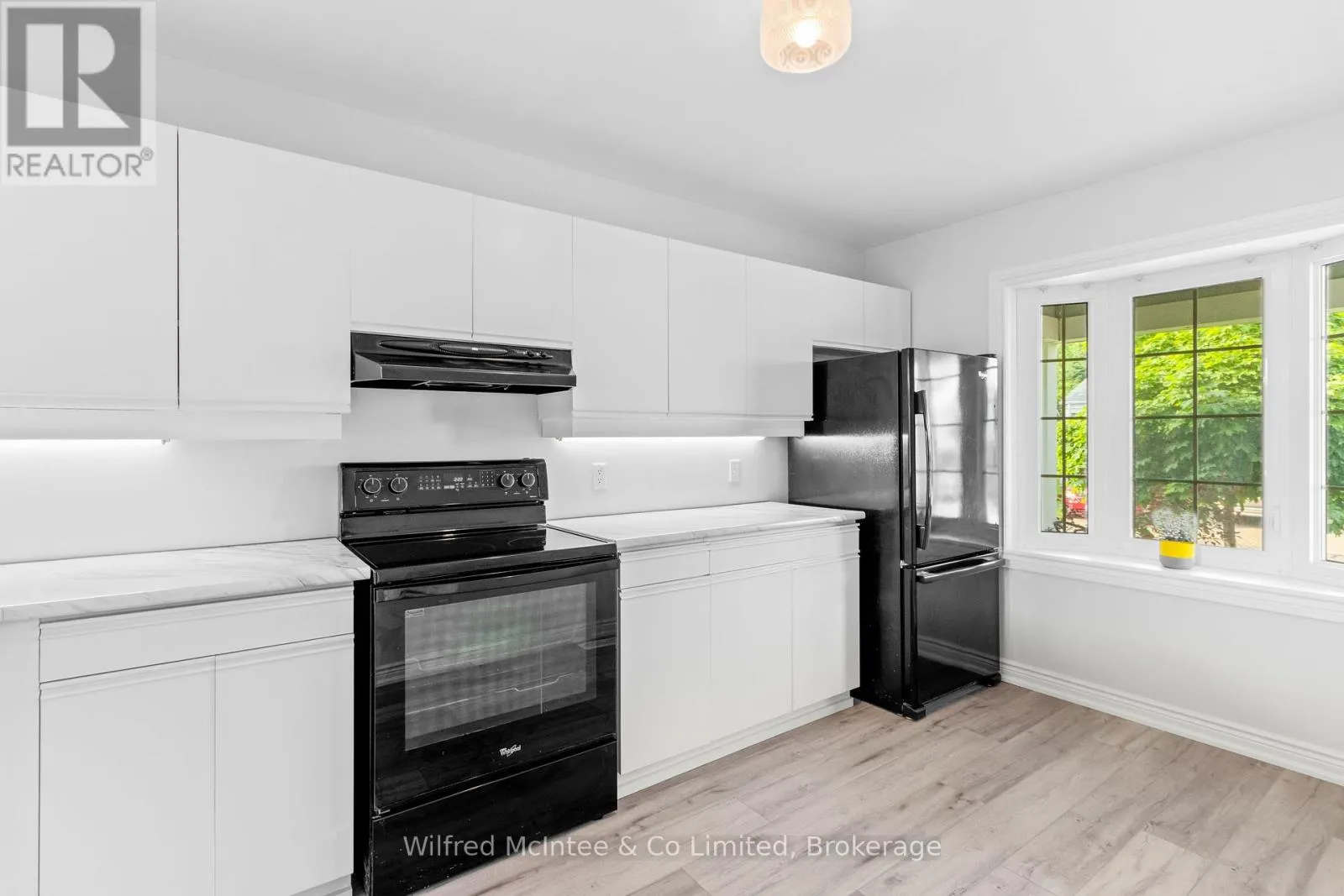 9 - 834 ARLINGTON STREET, #9