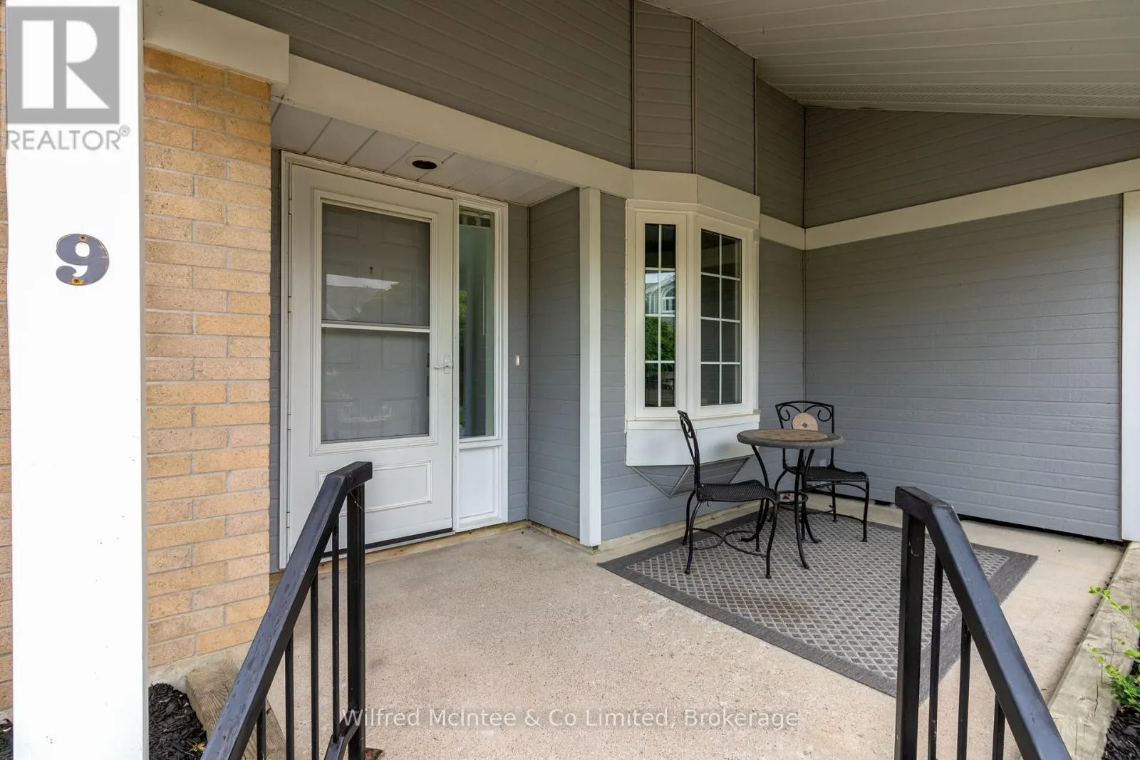 9 - 834 ARLINGTON STREET, #9
