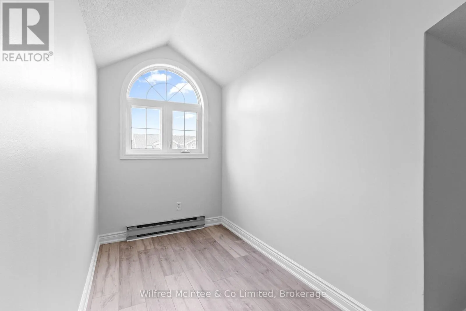 9 - 834 ARLINGTON STREET, #9
