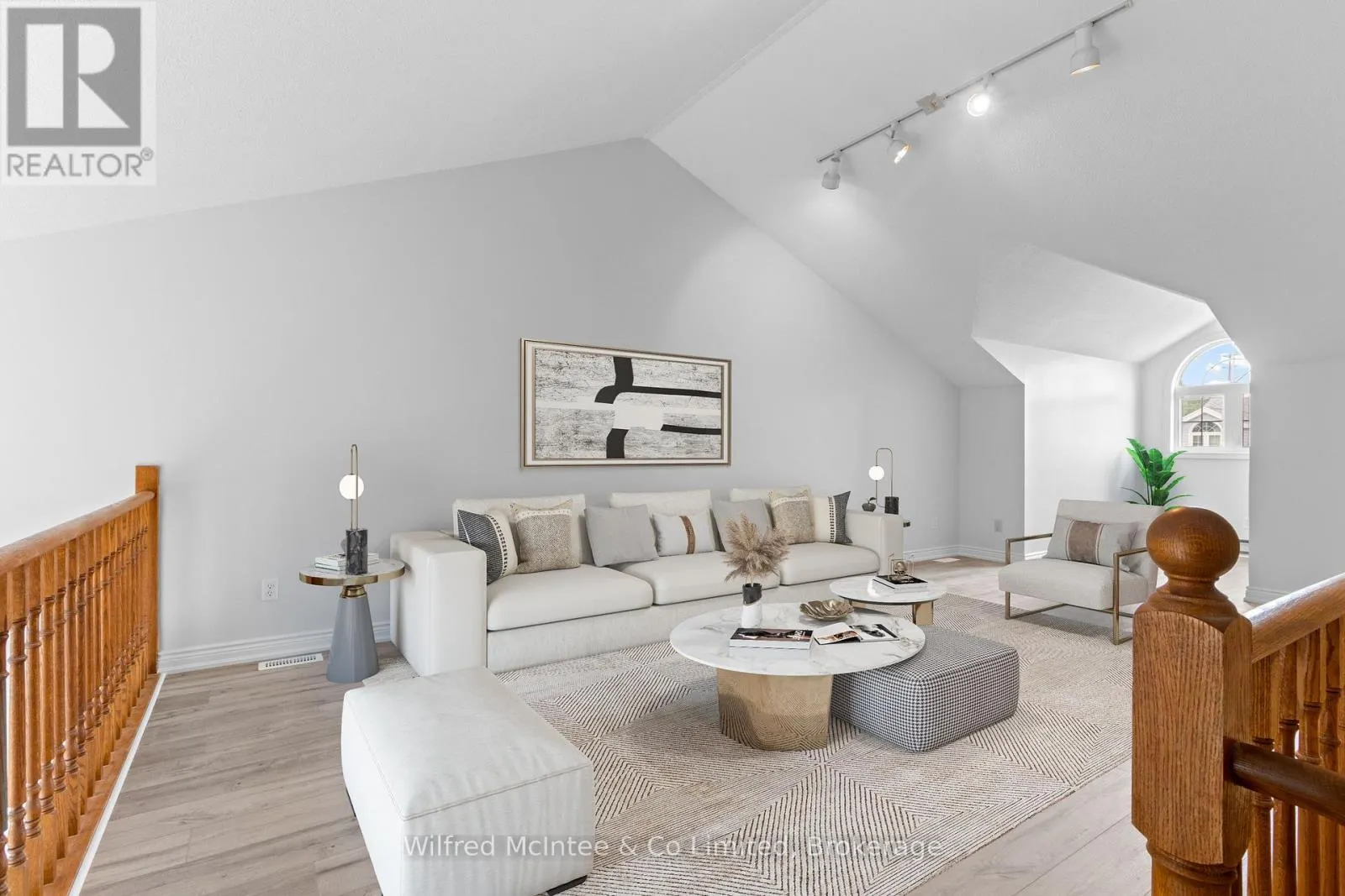 9 - 834 ARLINGTON STREET, #9