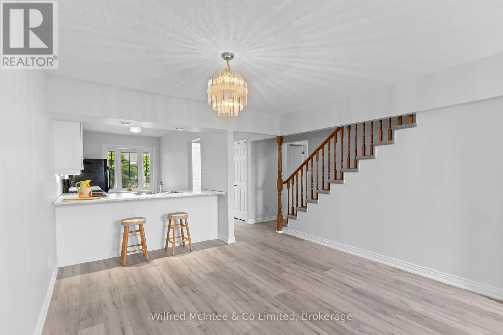 9 - 834 ARLINGTON STREET, #9