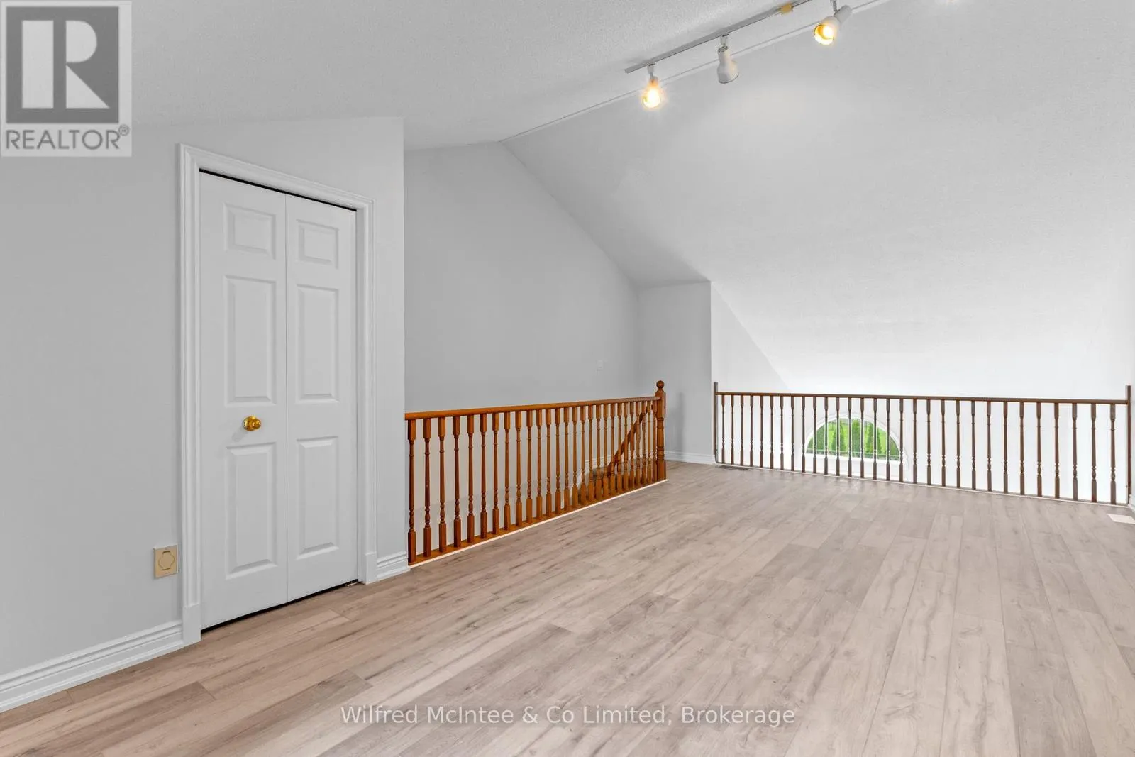 9 - 834 ARLINGTON STREET, #9