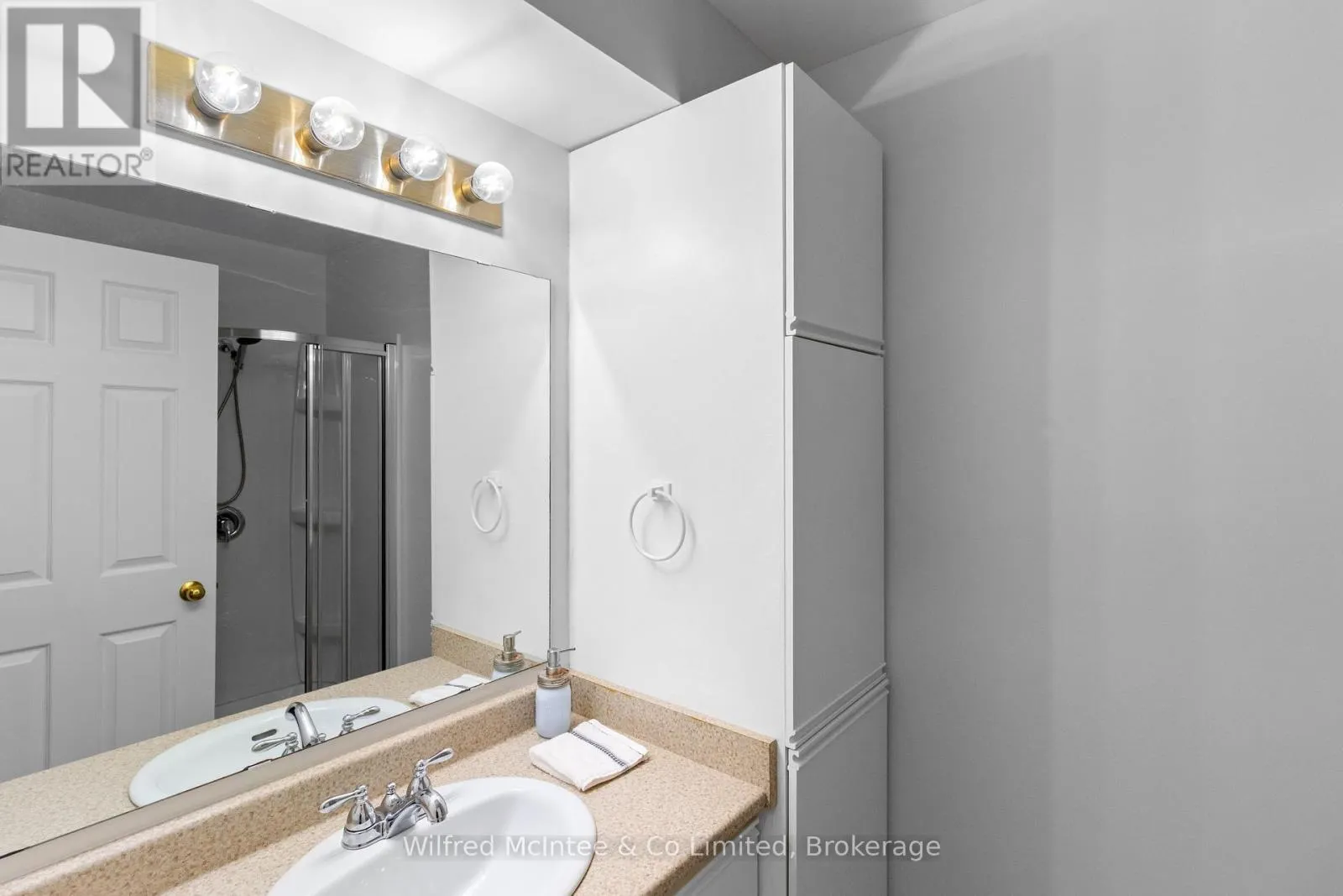 9 - 834 ARLINGTON STREET, #9