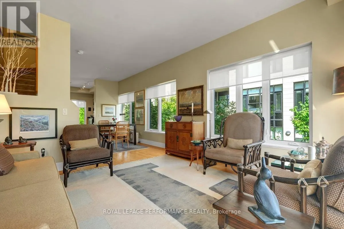 UNIT 8 - 773 RICHMOND ROAD