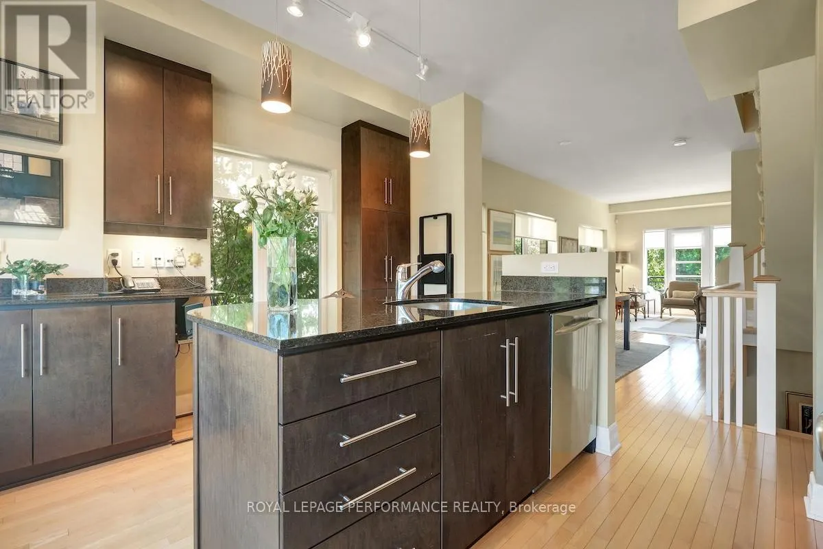 UNIT 8 - 773 RICHMOND ROAD