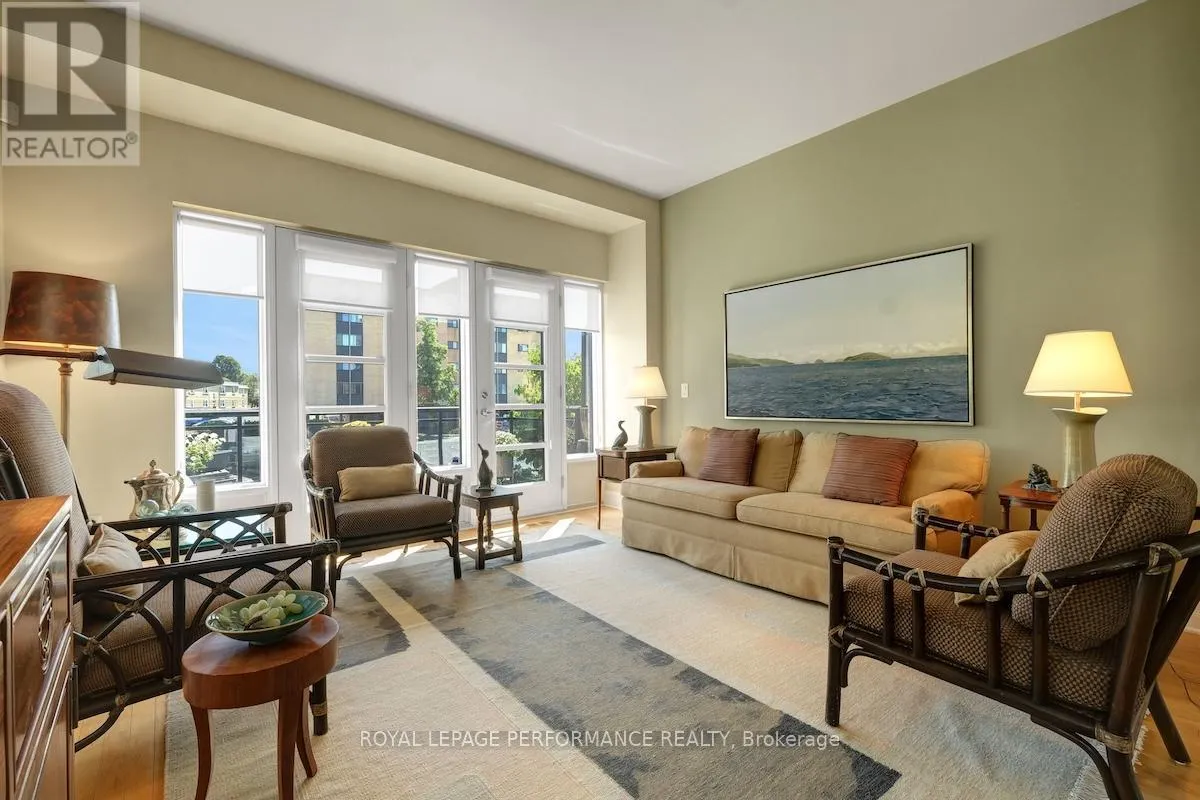 UNIT 8 - 773 RICHMOND ROAD