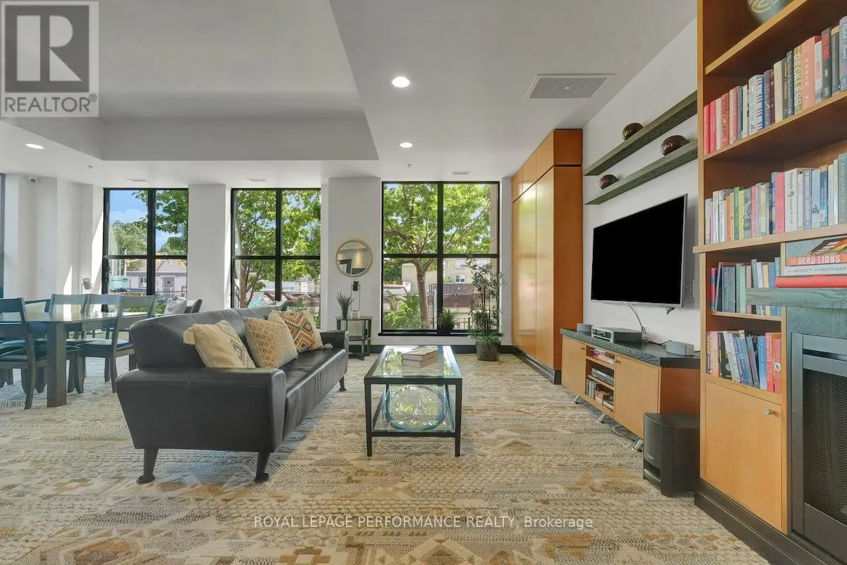 UNIT 8 - 773 RICHMOND ROAD
