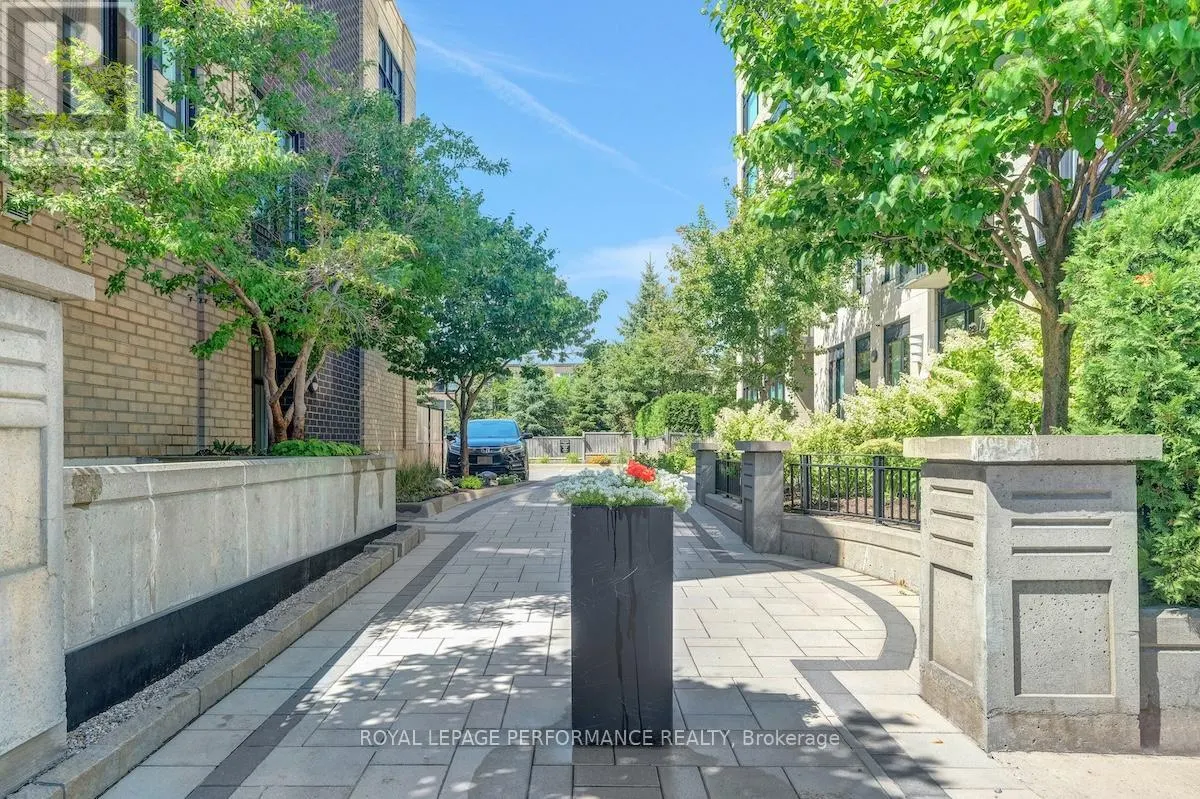 UNIT 8 - 773 RICHMOND ROAD