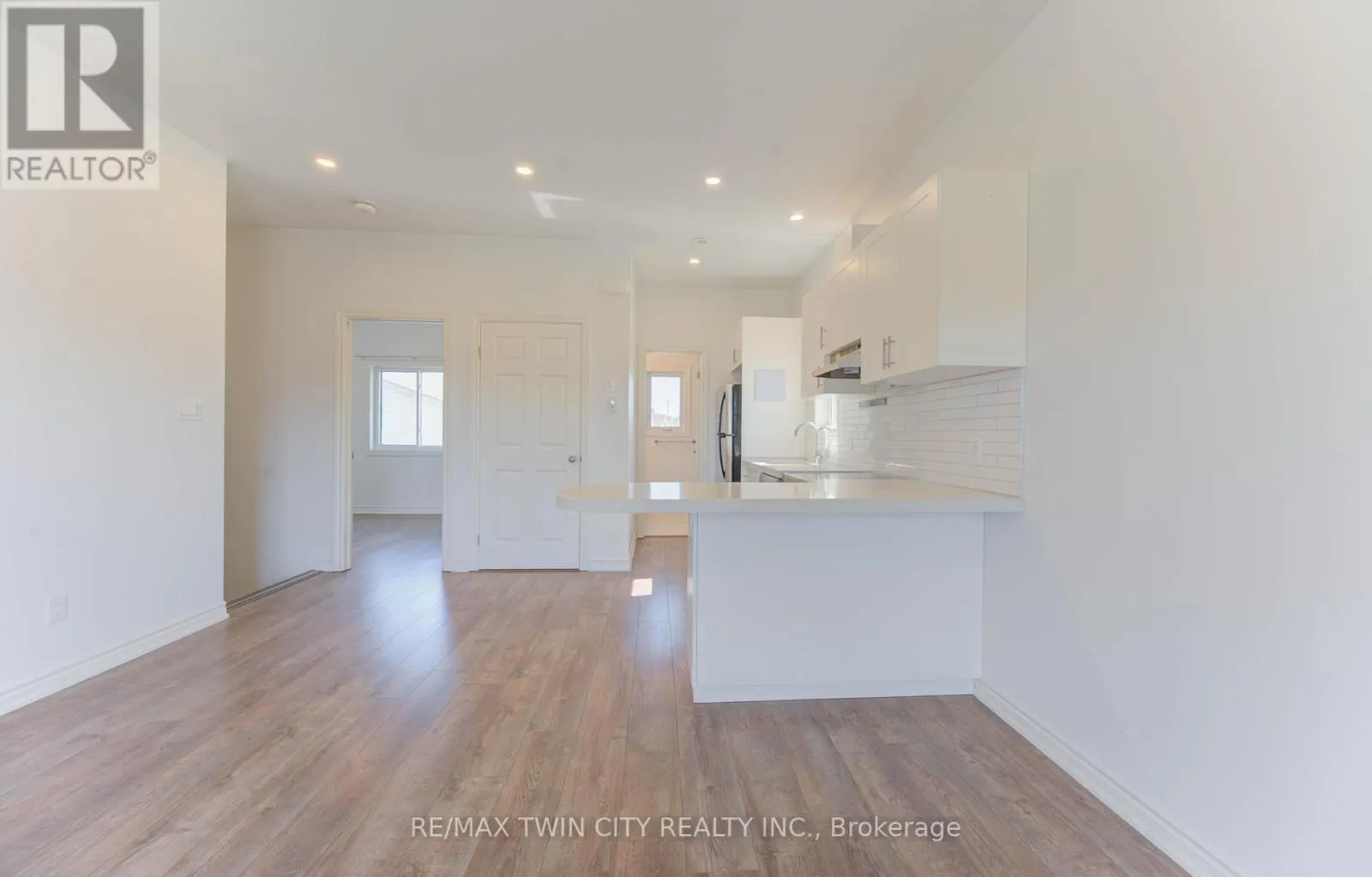 9C - 164 HEIMAN STREET