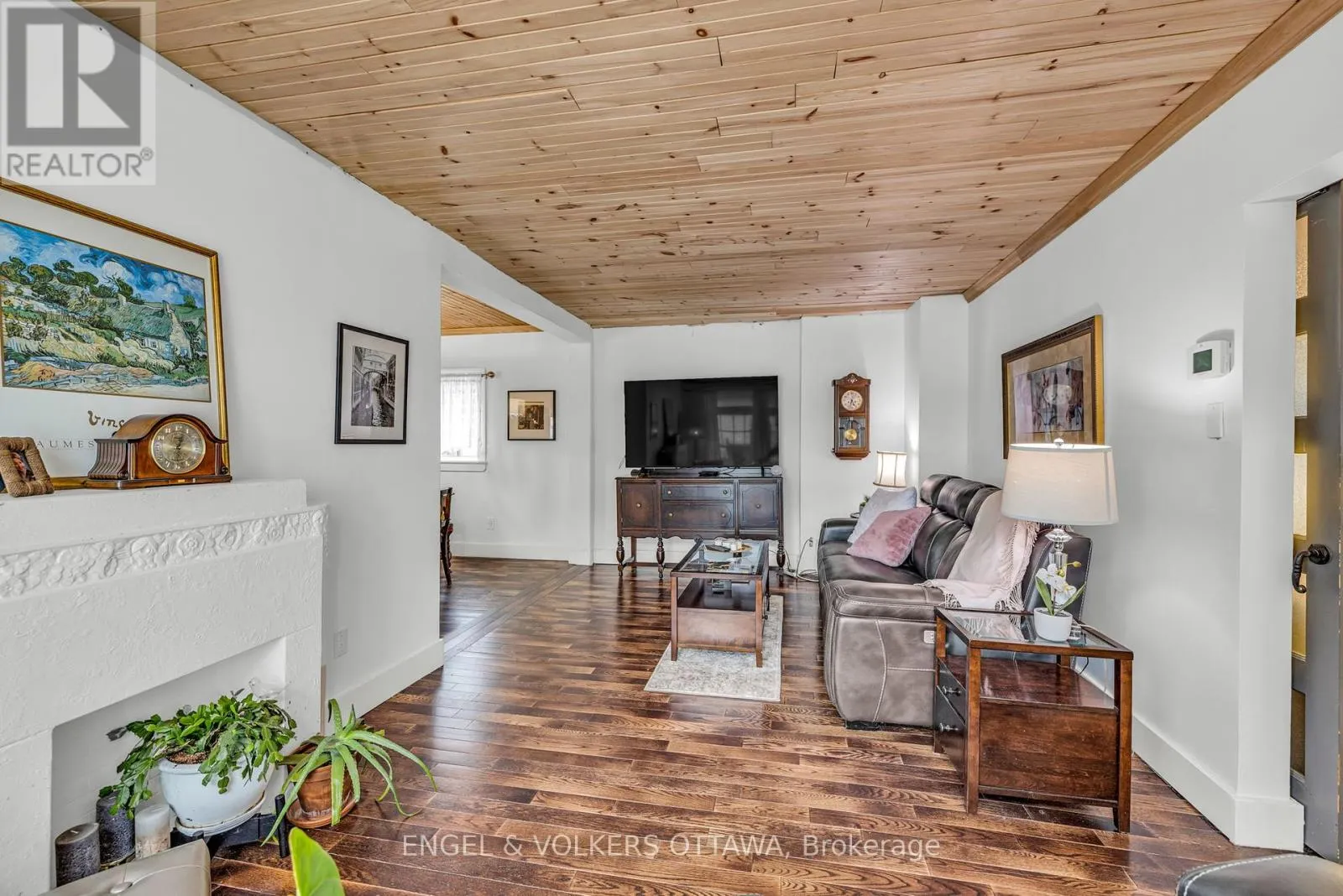 201 - 203 HERITAGE MAPLE WAY