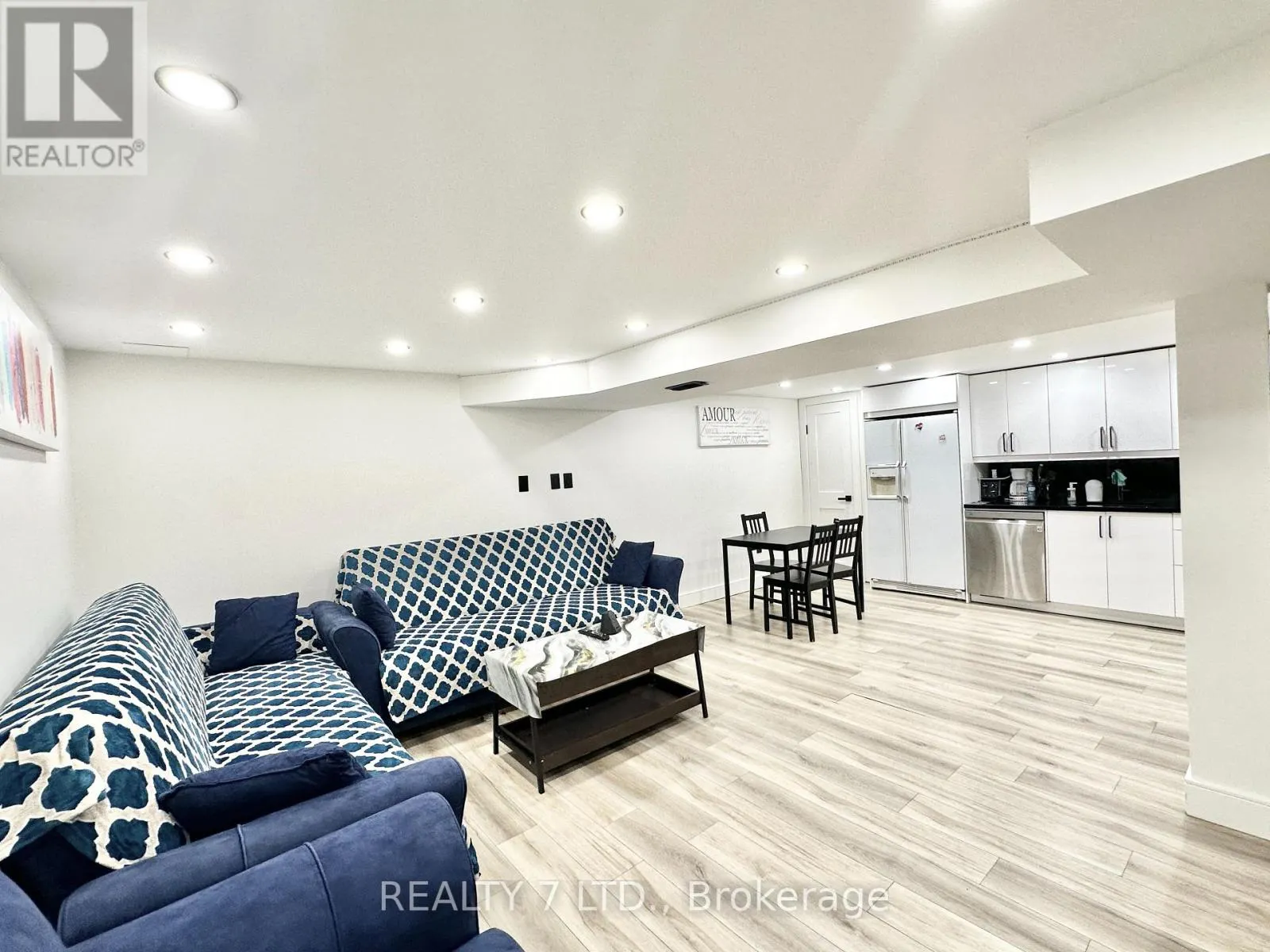 674 VINE STREET