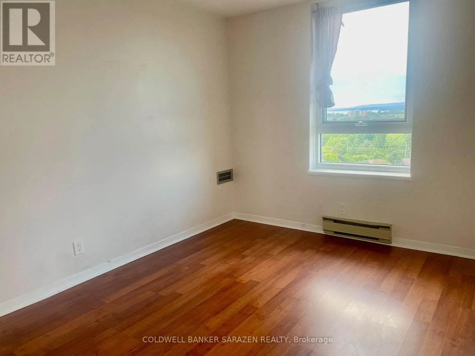 1215 - 80 SANDCASTLE DRIVE