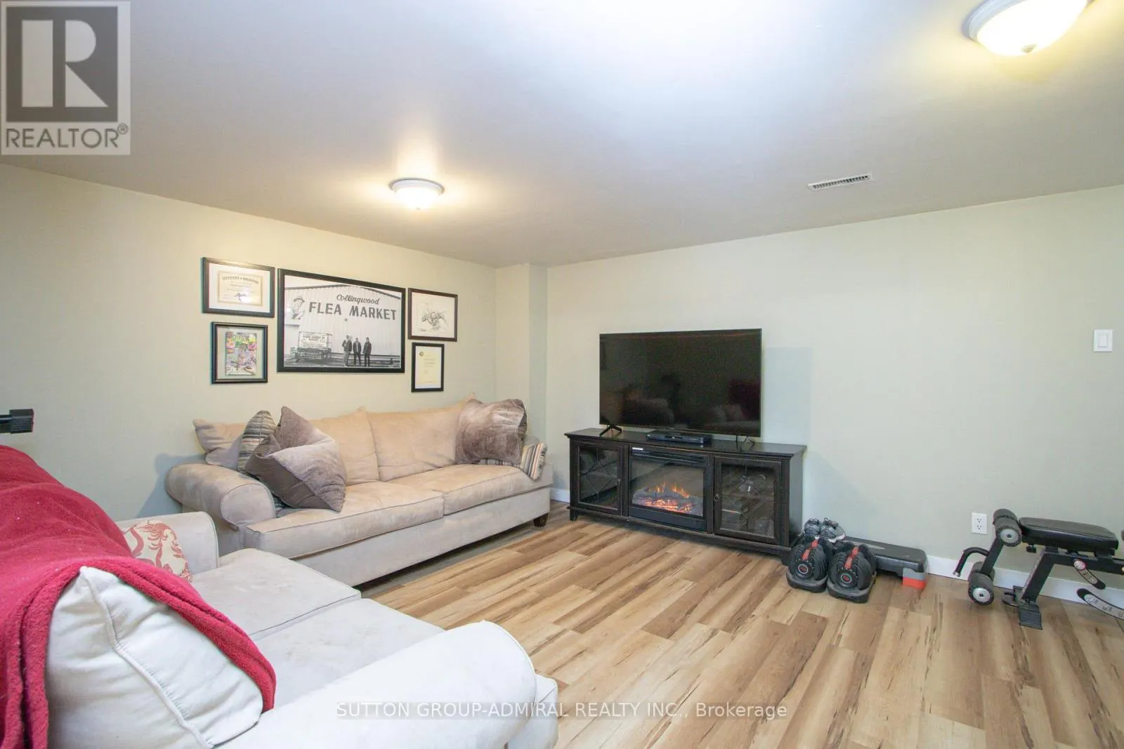59 BRECKENRIDGE CRESCENT