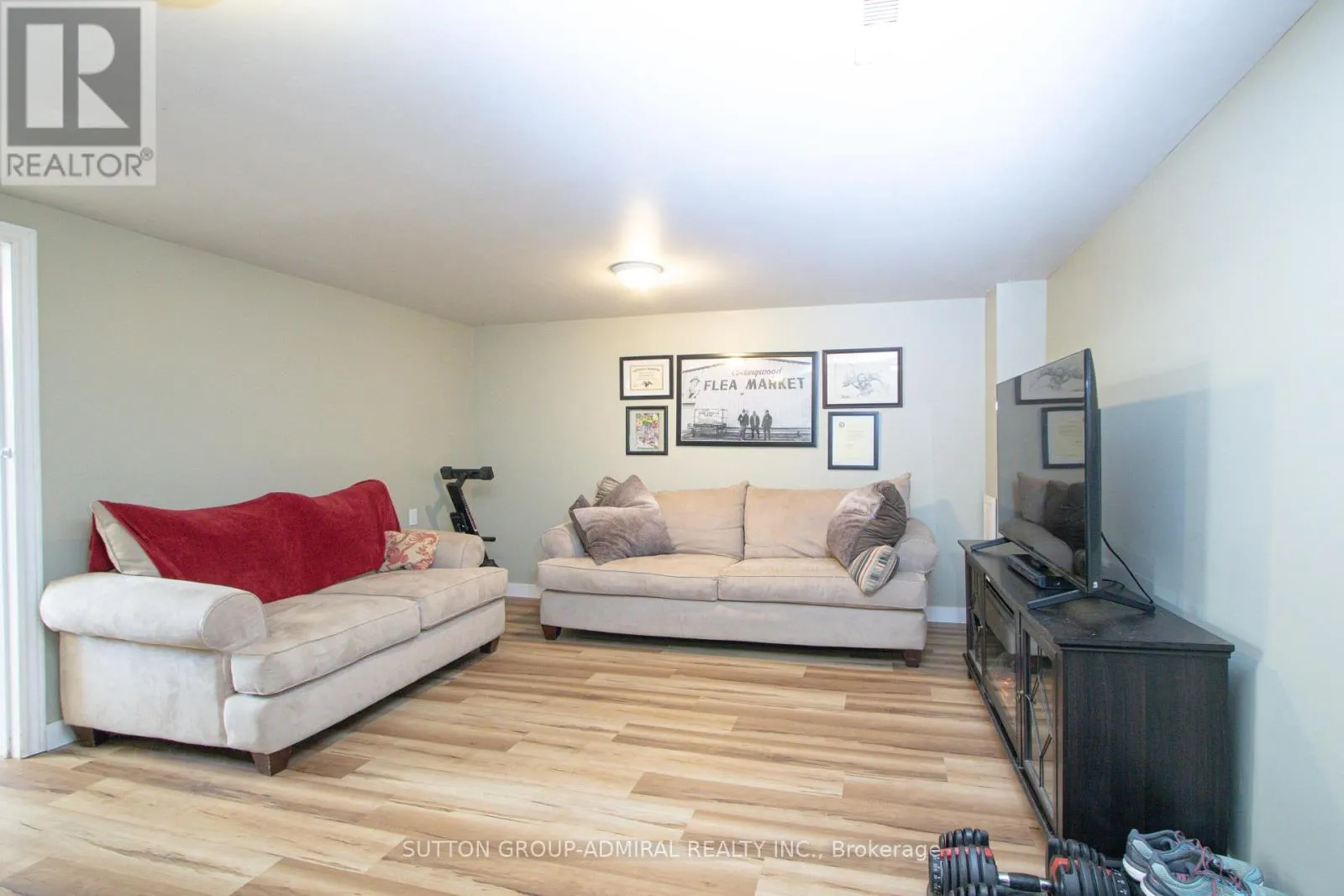 59 BRECKENRIDGE CRESCENT
