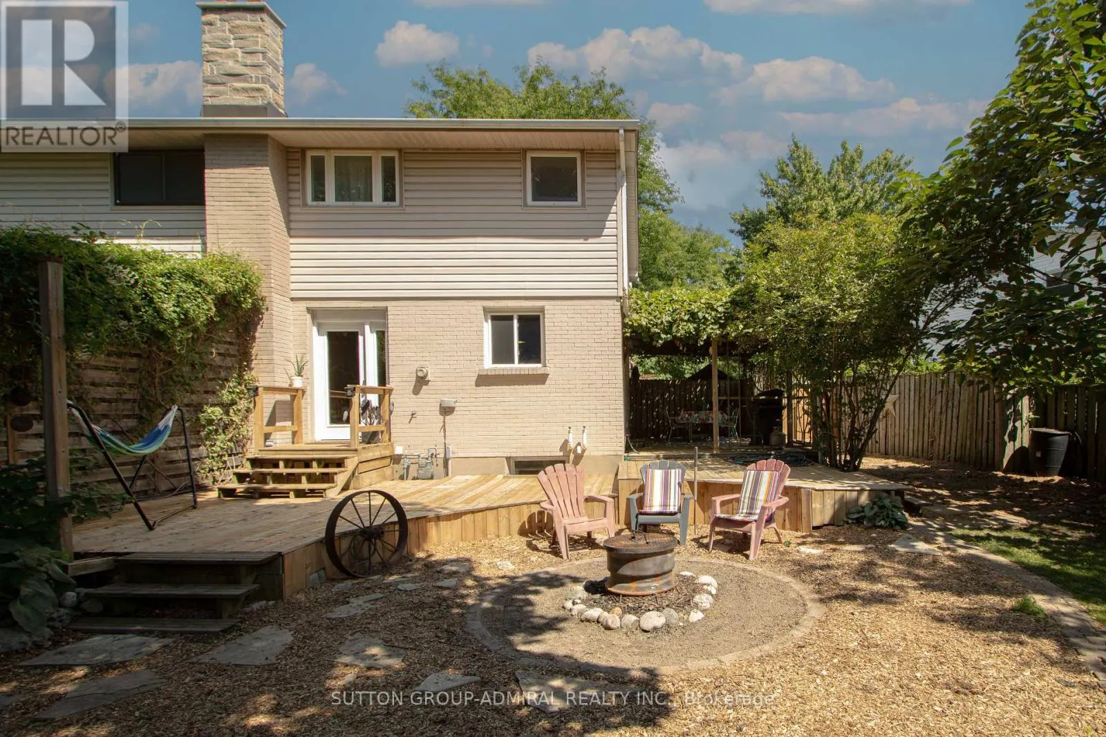 59 BRECKENRIDGE CRESCENT