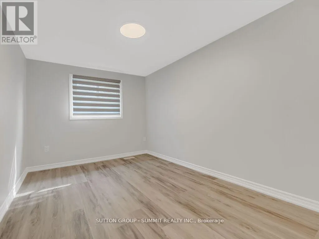 2 GRANDRIDGE CRESCENT