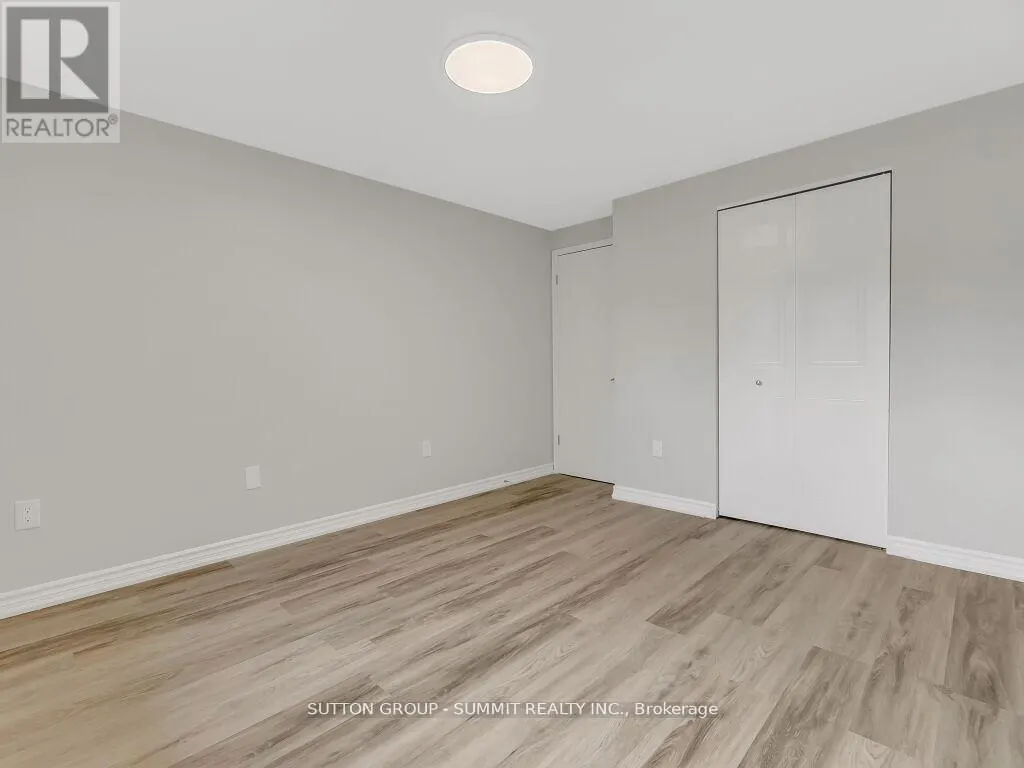 2 GRANDRIDGE CRESCENT