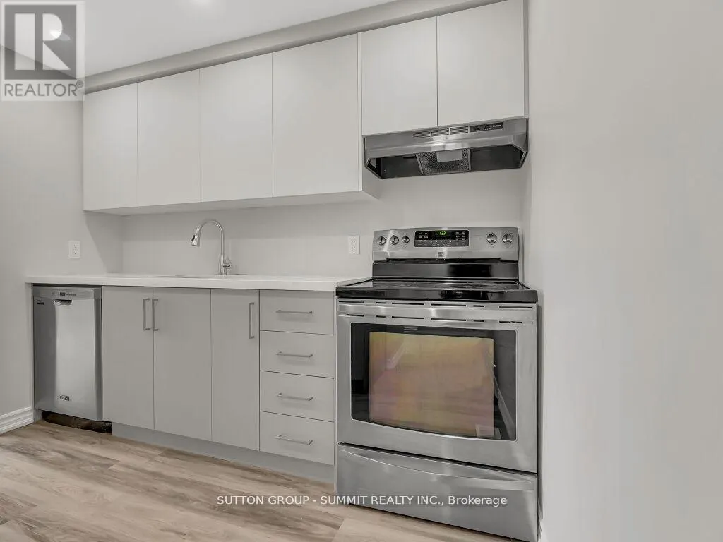 2 GRANDRIDGE CRESCENT